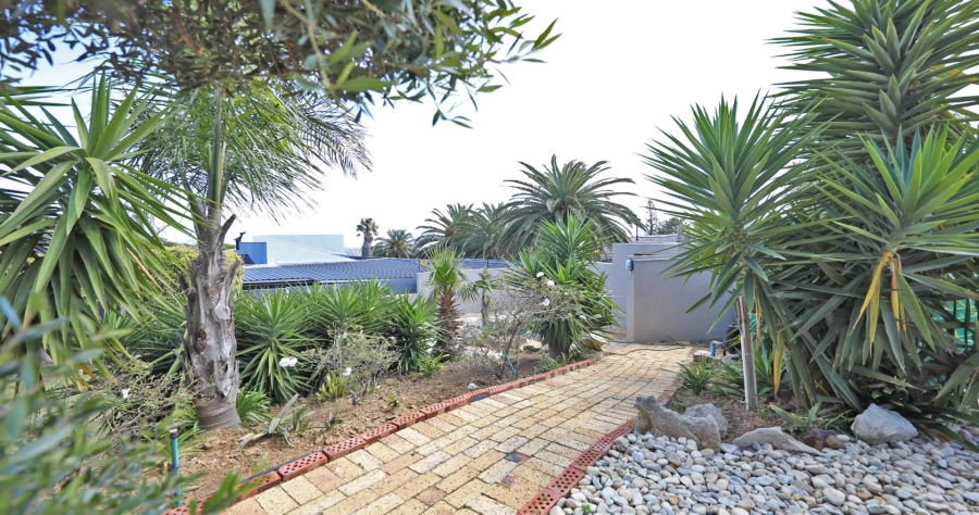 5 Bedroom Property for Sale in Plattekloof Western Cape